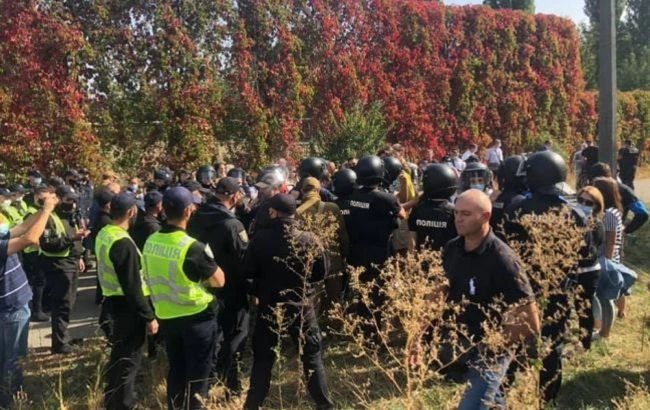 У МОН пояснили ситуацію з Олімпійським коледжем після сутичок з поліцією