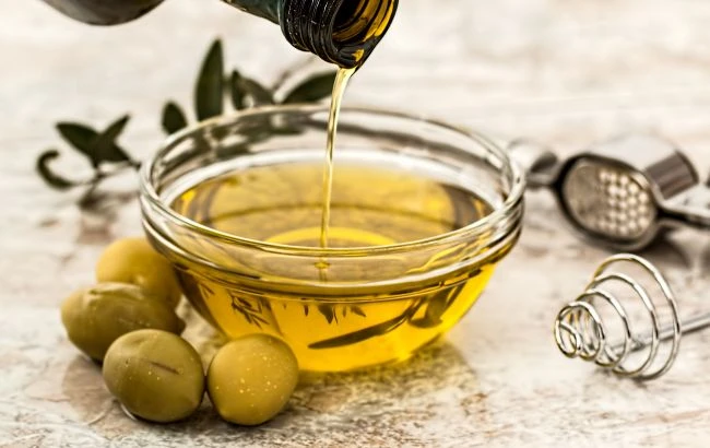 Лікарі назвали найкраще масло для смаження: збереже користь продуктів