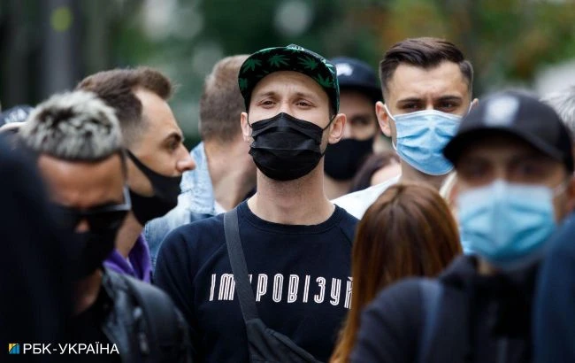 В Україні майже 2100 нових випадків коронавірусу за добу