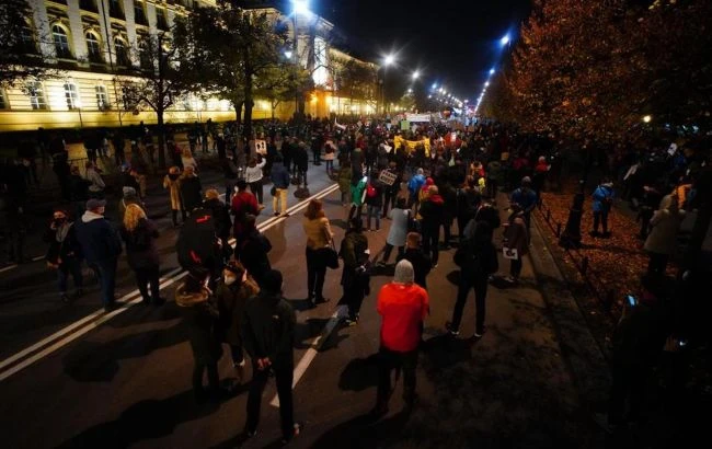 У Варшаві в ході протестів проти заборони абортів затримали 37 осіб