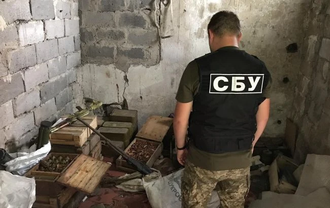 Пластид, міни та гранати: на Донбасі виявили схрон добробату