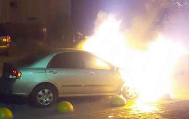 З'явилося відео підпалу автомобіля 