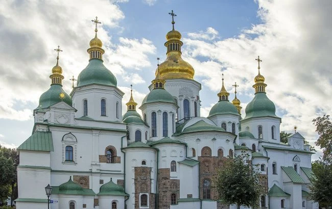 Біля стін Софії Київської на руїнах будівлі з язичницькими знаками знайшли новий артефакт