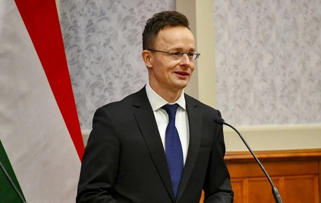Глава МЗС Угорщини заразився коронавірусом