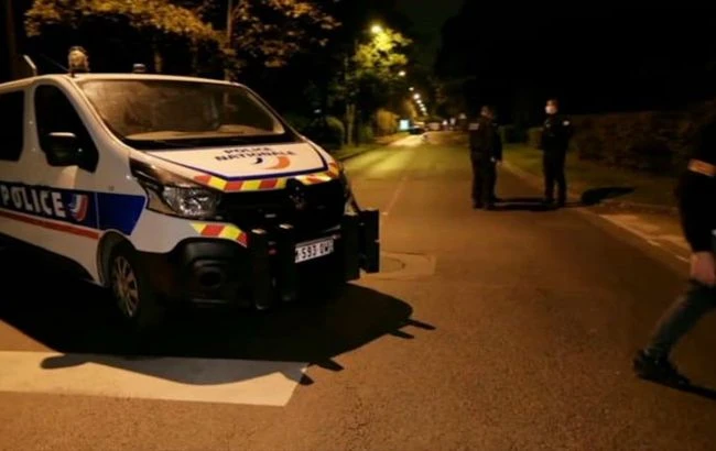 Вбивство вчителя в Парижі: затримано дев'ять осіб