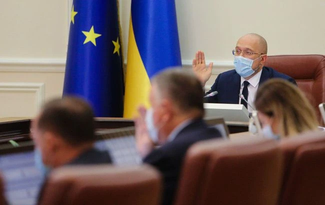 Кабмін підвищив зарплати бюджетникам