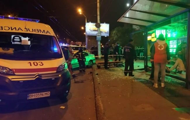 Поліція назвала причину в'їзду автомобіля в зупинку в Одесі