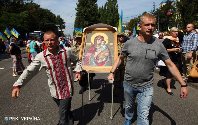 Вік, освіта, регіон проживання: від чого залежить релігійність українців
