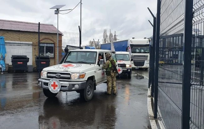 На Донбас передали ще понад 100 тонн 