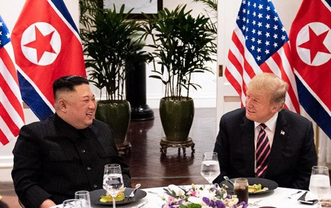 Трамп і Кім Чен Ин можуть зустрітися перед виборами в США, - Болтон