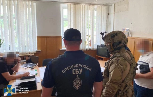 СБУ викрила групу поліцейських, які катуванням 