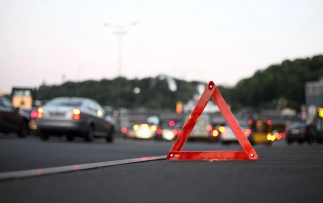 У центрі Києва сталася жорстка ДТП з трьома авто: з'явилося відео