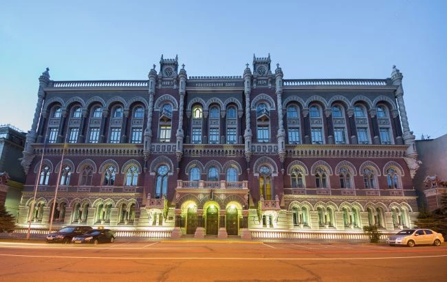 НБУ скоротив купівлю валюти на міжбанку майже до нуля