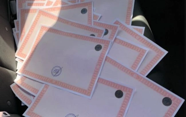 В Тернополі викрили схему продажу фейкових COVID-довідок для виїзду за кордон