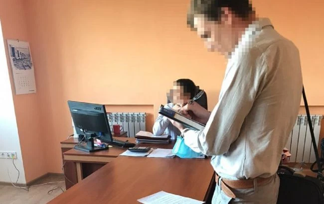 У Києві та Вінниці проходять обшуки в приміщеннях 