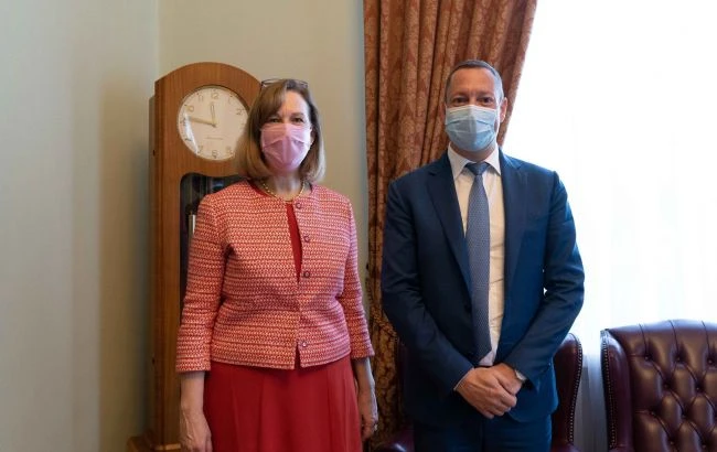 Кредит МВФ: голова НБУ обговорив з керівником посольства США умови співпраці