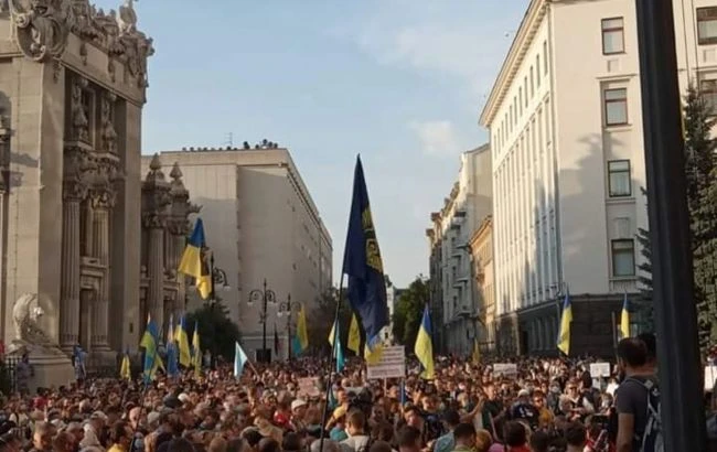 У центрі Києва протестують проти перемир'я на Донбасі