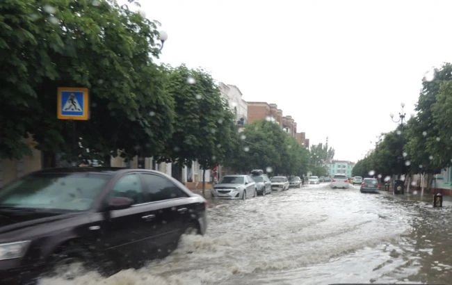 В окупованому Криму введено режим НС через сильні зливи і підтоплення
