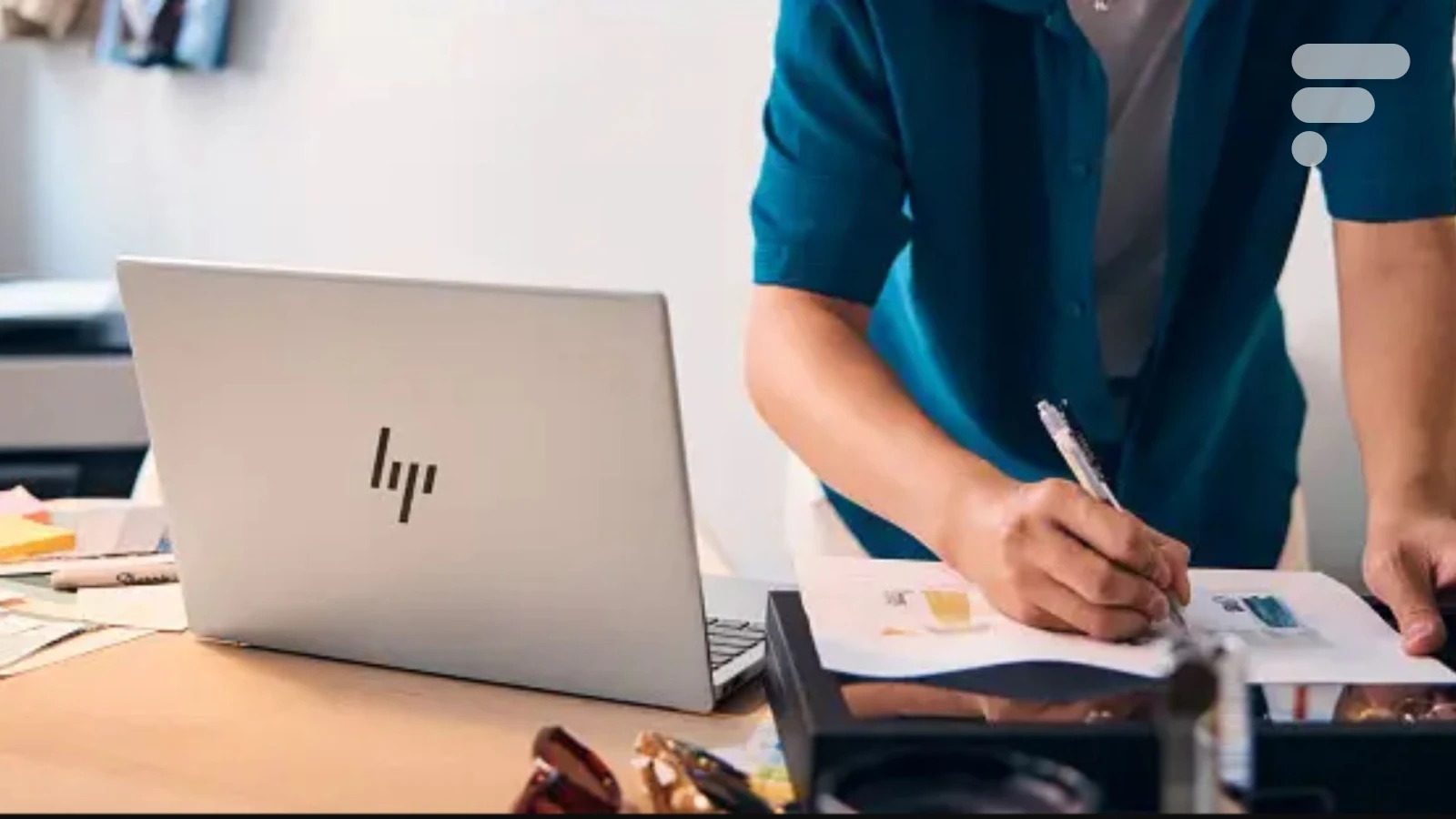 Avec 450€ de moins, ce puissant laptop généreusement équipé (écran OLED 2,8K 120 Hz, Ultra 7 et 32 Go RAM) est le deal parfait pour la rentrée