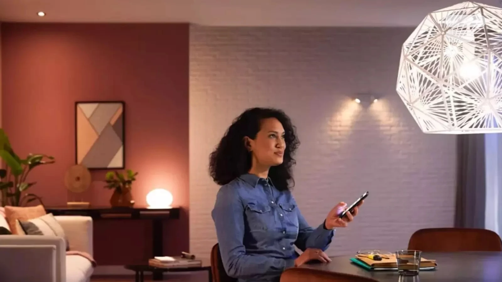 Voici la promo idéale pour se lancer dans une installation domotique : ce pack Philips Hue (3 ampoules, pont et interrupteur) est à moins de 60 €