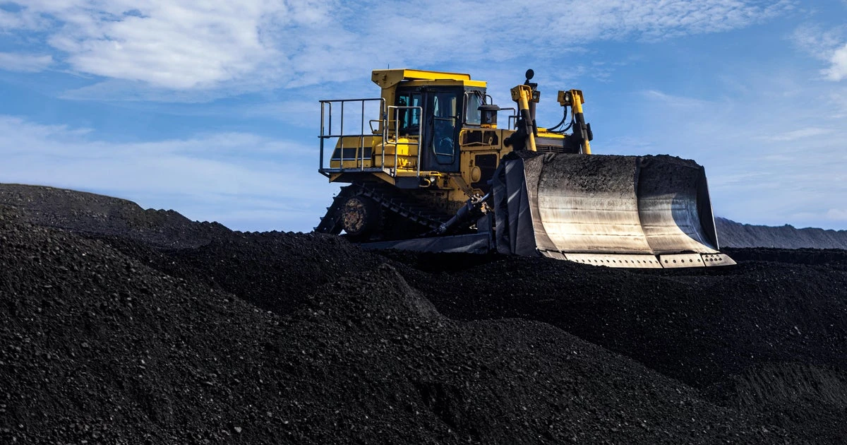 Trump plans $700 million investment in new coal plants and terminal