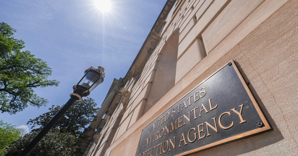 EPA employees sweat through workplace discomfort that some worry may be more than disrepair