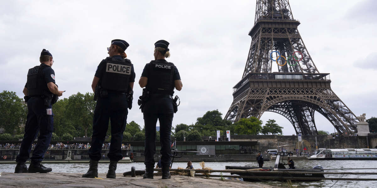 Il governo francese schiererà 30mila poliziotti dopo il secondo turno delle elezioni di domenica, dopo alcuni attacchi violenti contro dei politici