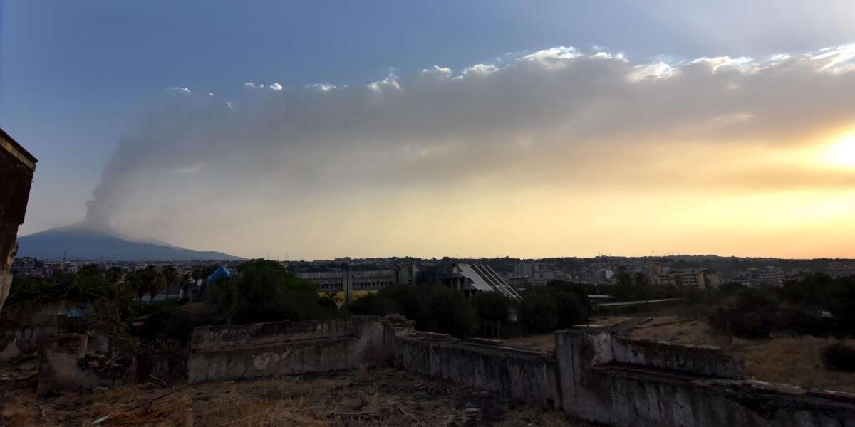 All’aeroporto di Catania sono stati sospesi tutti i voli a causa dell’eruzione dell’Etna