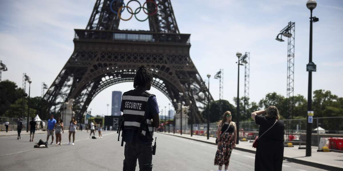 Un uomo russo è stato arrestato a Parigi per un presunto piano per «destabilizzare» le Olimpiadi