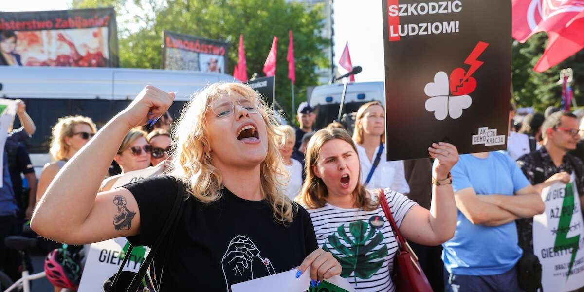 In Polonia il governo di Donald Tusk fatica a cambiare le leggi sull’abortoUn disegno di legge che avrebbe decriminalizzato l'aiuto dato a una donna per interrompere una gravidanza entro le prime 12 settimane è stato rigettato dal parlamento per soli tre voti