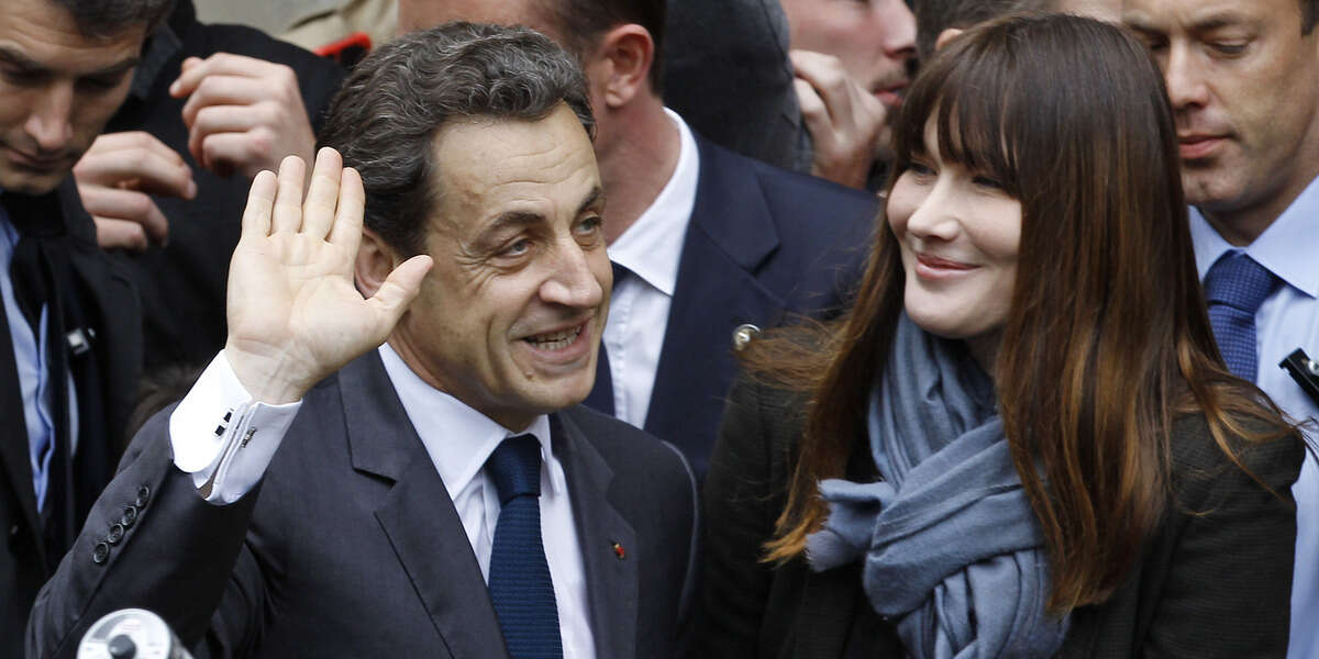 Carla Bruni è indagata in un caso di finanziamento illecito nella campagna presidenziale di suo marito Nicolas Sarkozy