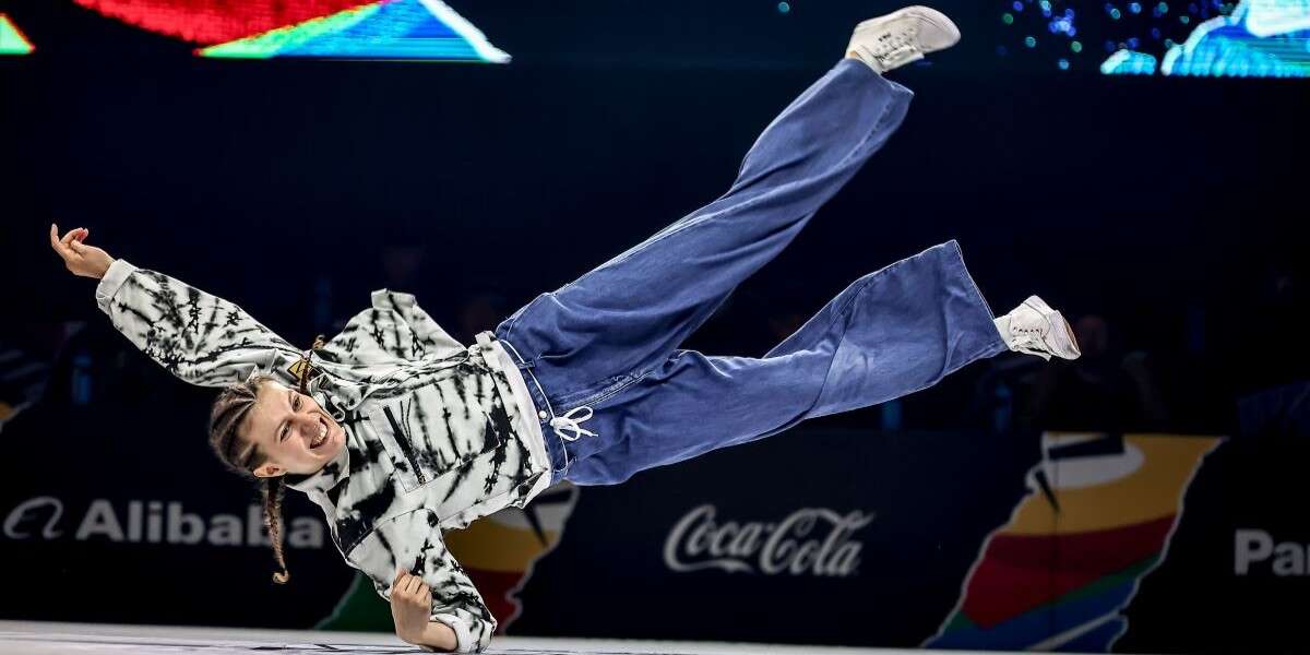 L’unico sport nuovo alle Olimpiadi di Parigi: la break danceCos'è e come funziona il “breaking”, come viene chiamato nella sua versione competitiva olimpica