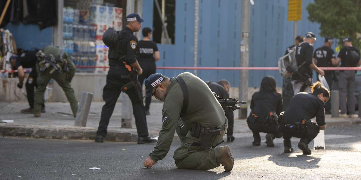 Israele ha un problema con i droniLe sue difese antiaeree, assai avanzate e altrettanto celebrate, non sono fatte per abbattere in maniera efficace i droni nemici, come si è visto nell'attacco a Tel Aviv di venerdì scorso