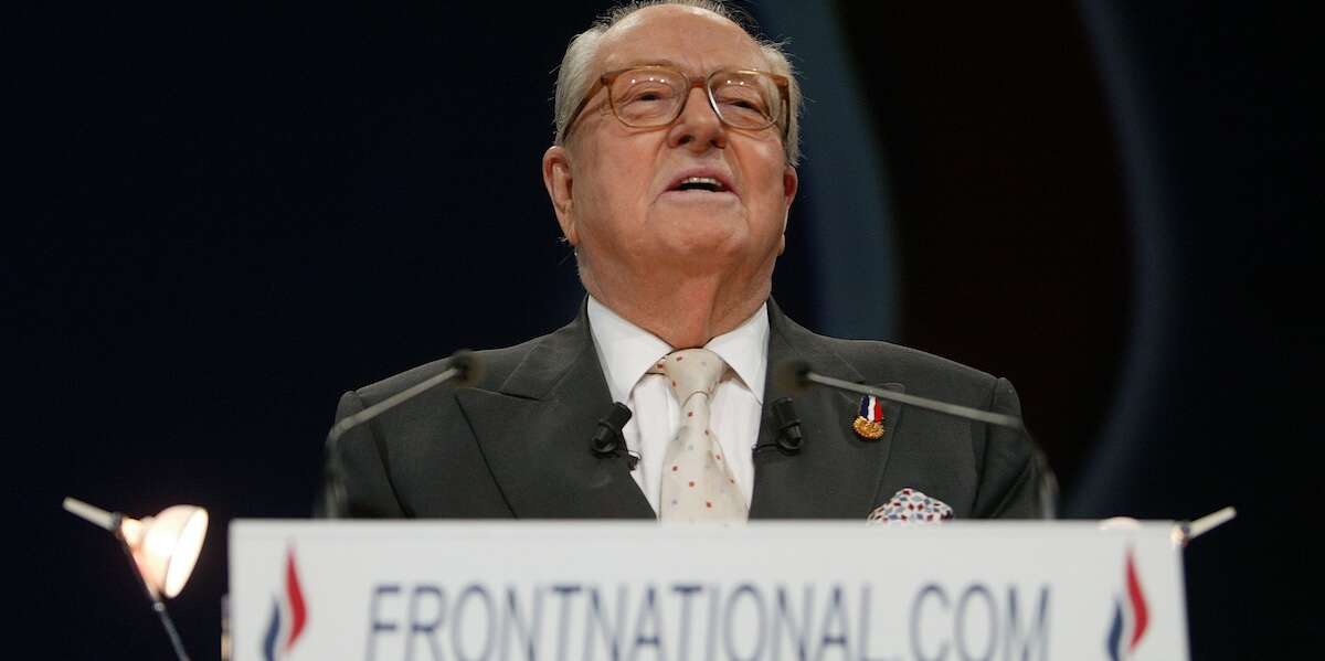 È morto Jean-Marie Le PenFu leader e fondatore del principale partito dell'estrema destra francese, che oggi si chiama Rassemblement National: aveva 96 anni