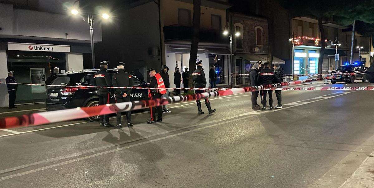 In provincia di Rimini un uomo è stato ucciso dai carabinieri dopo avere accoltellato 4 persone