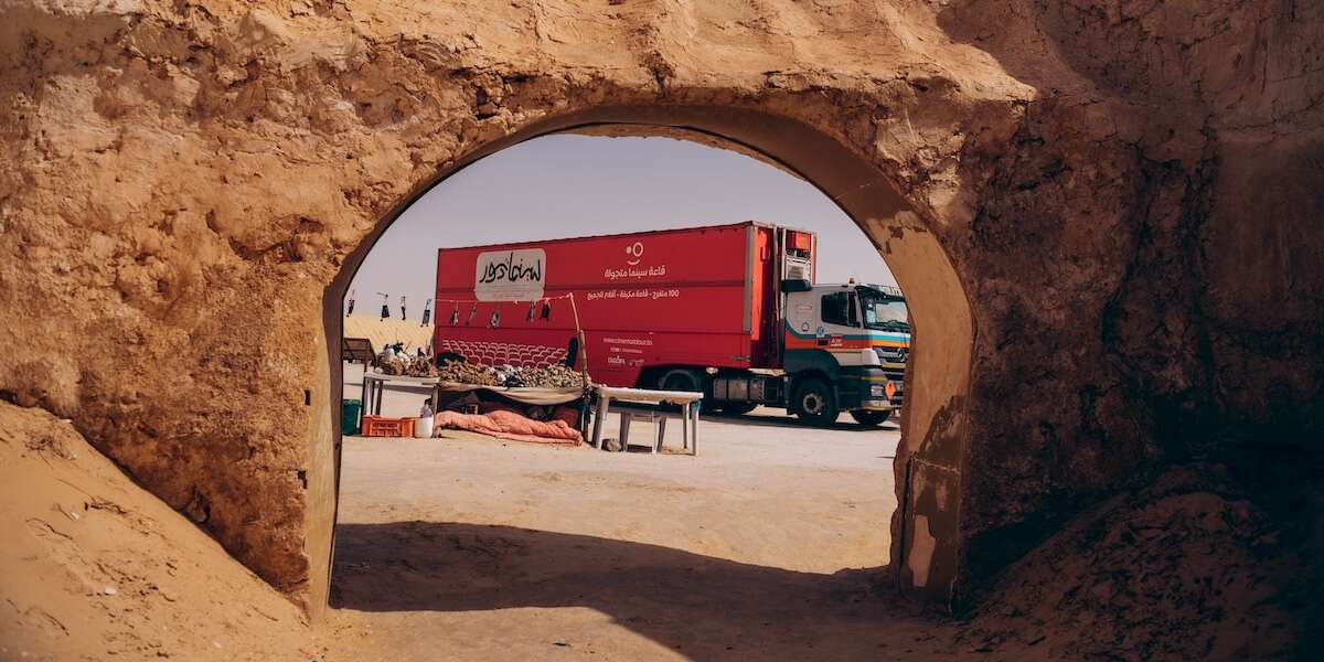 In Tunisia gira un cinema ambulanteIn un paese con solo 15 sale ha permesso a molte persone di guardare un film su un grande schermo per la prima volta