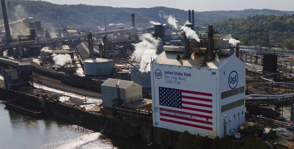 Joe Biden ha bloccato la vendita di U.S. Steel a un gruppo giapponeseÈ la terza industria siderurgica degli Stati Uniti, e Nippon Steel voleva comprarla per 15 miliardi di dollari: ci sono anche ragioni politiche