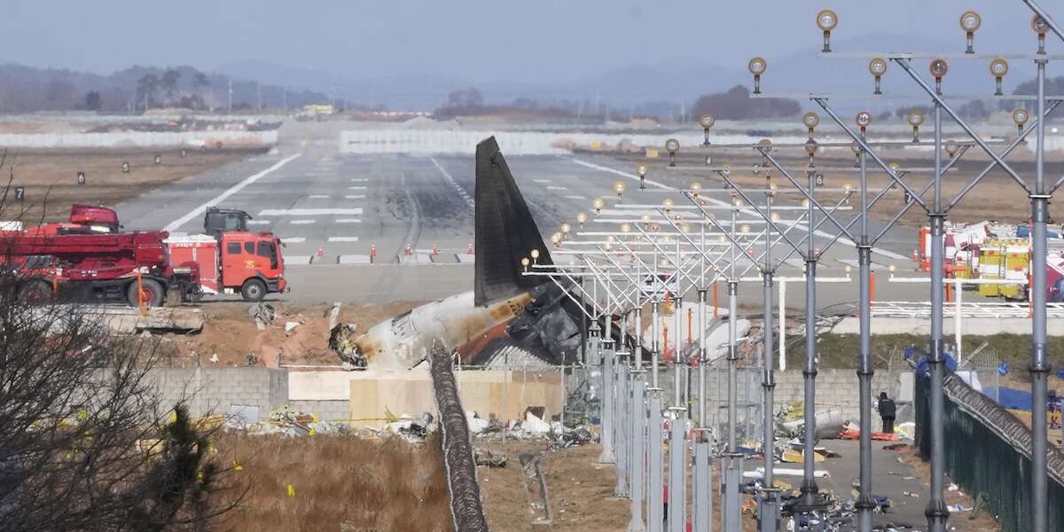 Le scatole nere dell’aereo precipitato in Corea del Sud si sono spente prima dell’impatto