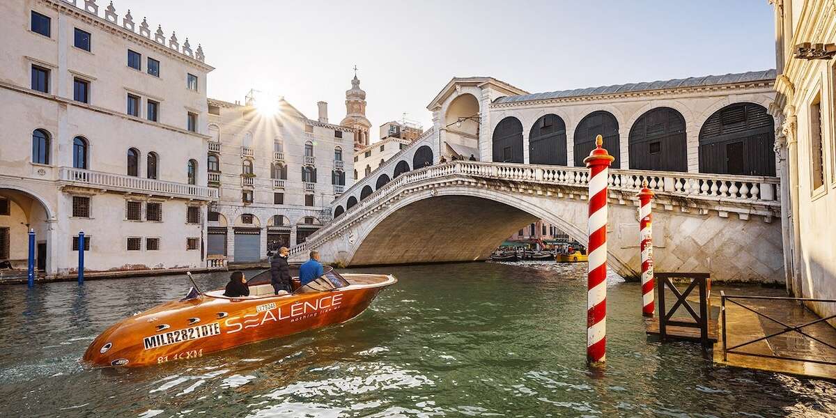 Le onde delle barche a Venezia sono un problema, ma forse c’è una soluzioneUn nuovo sistema di propulsione, che è silenzioso e cambierebbe molto l'esperienza di chi naviga in laguna