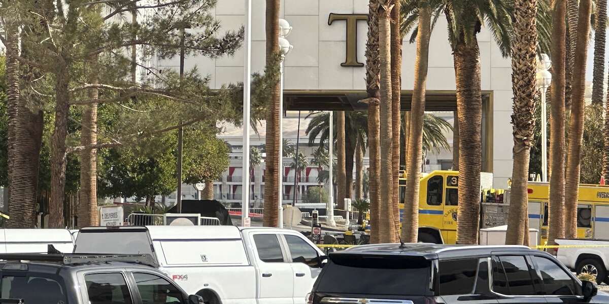 Un Cybertruck è esploso fuori dal Trump Hotel di Las Vegas: una persona che si trovava all’interno dell’auto è morta