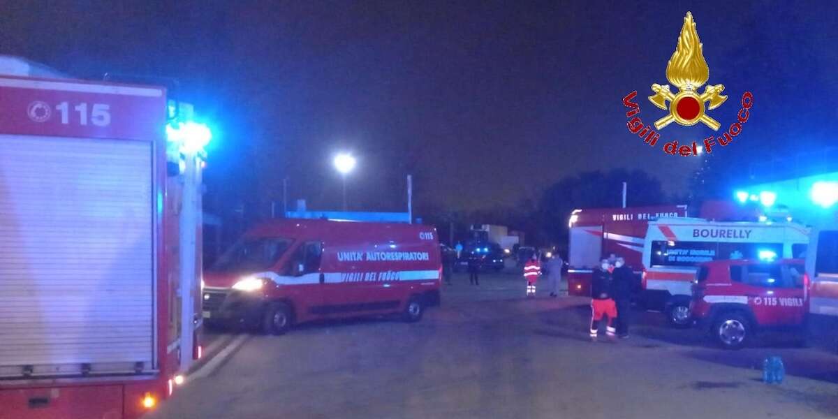 Un 19enne è morto a Gricignano di Aversa, vicino a Caserta, per una fuga di ammoniaca nell’azienda in cui stava lavorando