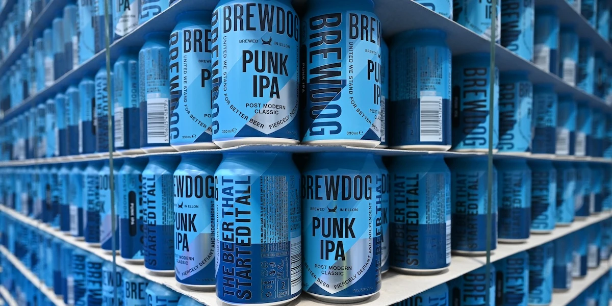 Al birrificio scozzese BrewDog è rimasto poco di punkNacque in opposizione allo status quo del mercato della birra, ma nel tempo l’azienda è finita in mezzo a vari scandali e oggi è come quelle che contestava