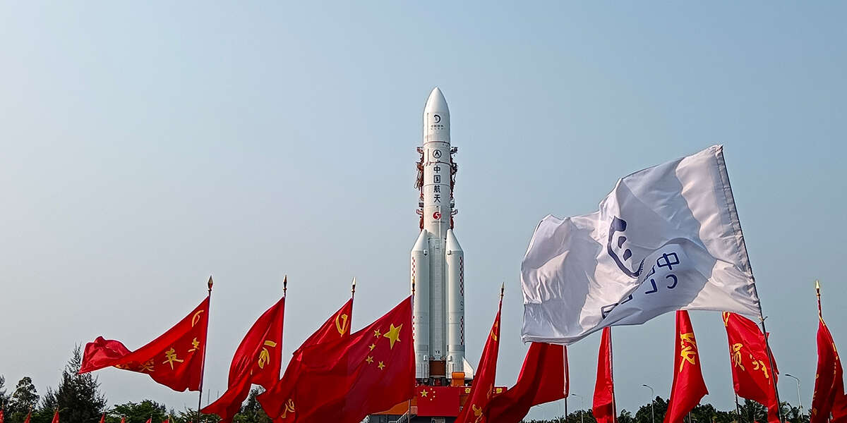 La Cina fa sul serio con la LunaLa missione Chang'e 6, partita per portare per la prima volta sulla Terra un pezzo della faccia nascosta, dice molto delle ambizioni spaziali del governo cinese e delle future sfide con gli Stati Uniti