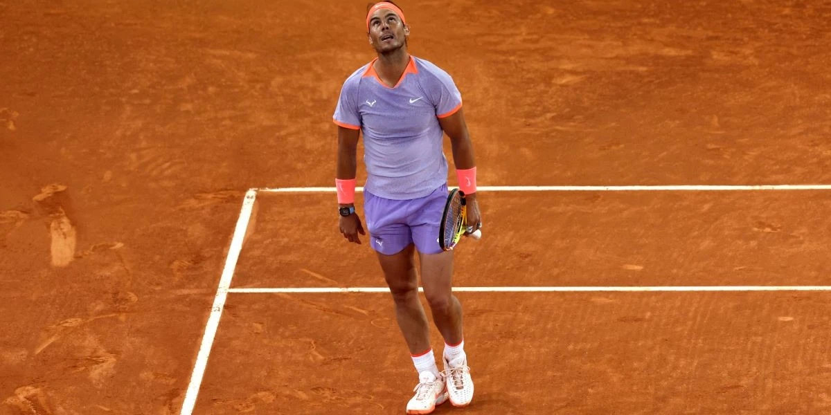 Cosa resta a questi Internazionali d’Italia, senza Sinner e AlcarazNel torneo maschile mancheranno il tennista più atteso dai tifosi e il suo principale rivale, ma ci saranno – probabilmente per l'ultima volta – Novak Djokovic e Rafael Nadal insieme, vincitori di 16 delle ultime 19 edizioni