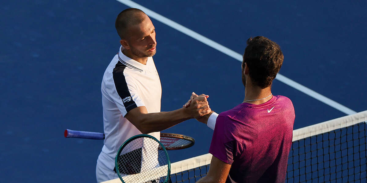 La partita più lunga di sempre agli US OpenI tennisti Daniel Evans e Karen Kachanov hanno giocato per 5 ore e 35 minuti, e ciascuno dei cinque set è durato più di un'ora