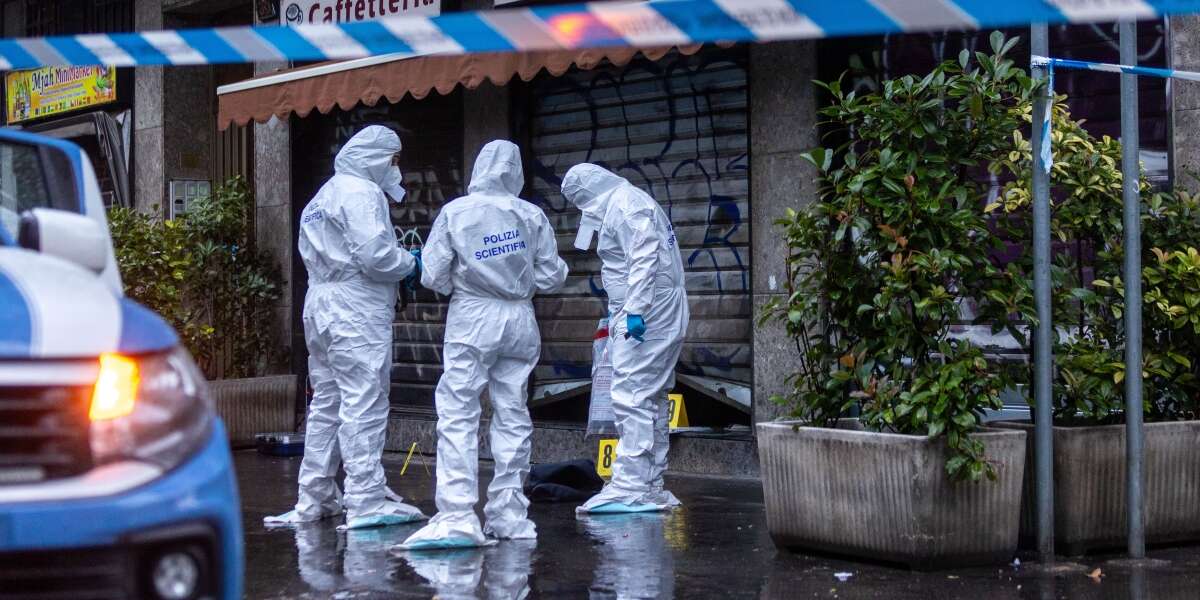 A Milano un uomo è stato ucciso da un negoziante mentre stava cercando di rapinare il suo negozio