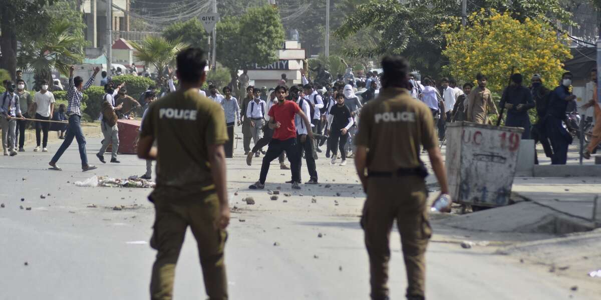 Nella provincia pakistana del Punjab sono state chiuse tutte le scuole per limitare le grandi proteste studentesche