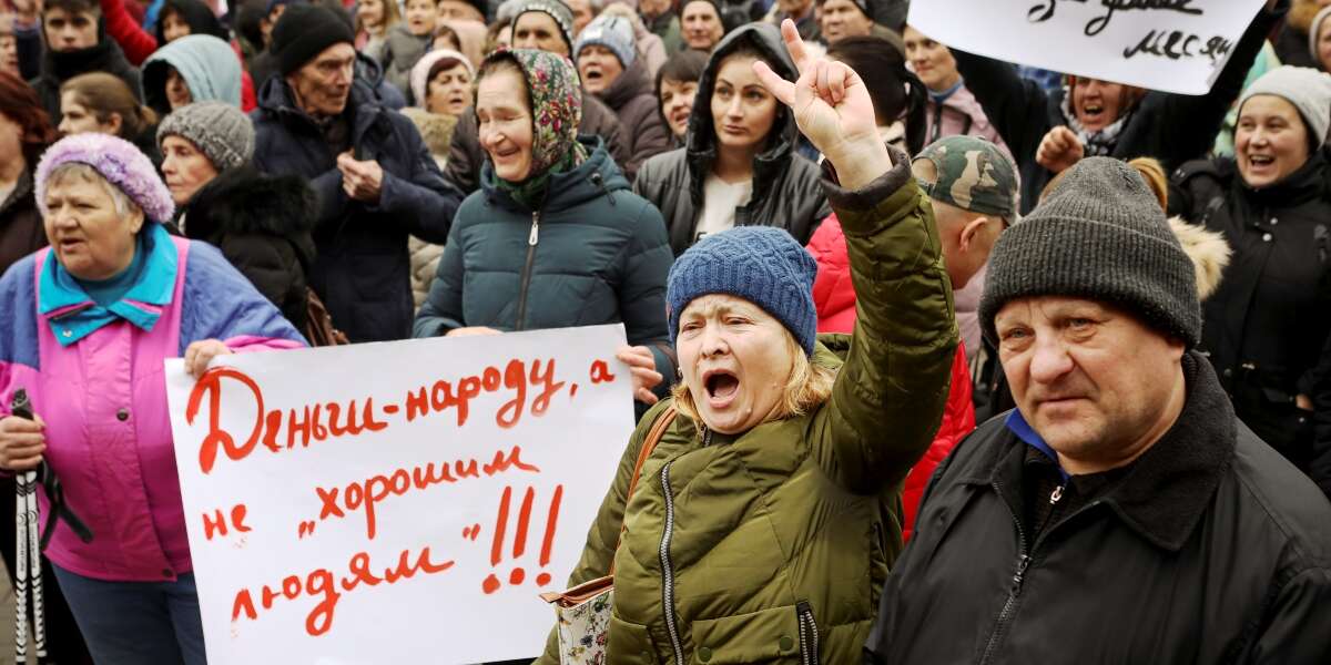 La Russia è dappertutto nelle elezioni in MoldaviaDomenica si vota per le presidenziali e per un referendum sull'integrazione europea, e la propaganda russa sta cercando in ogni modo di influire sui risultati