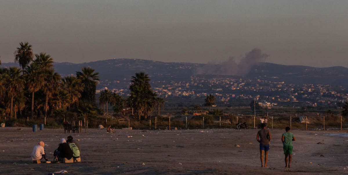 A Tiro non c’è quasi più nessunoLa quarta città più popolosa del Libano dista appena 20 chilometri dal confine, e i bombardamenti israeliani hanno fatto fuggire decine di migliaia di persone