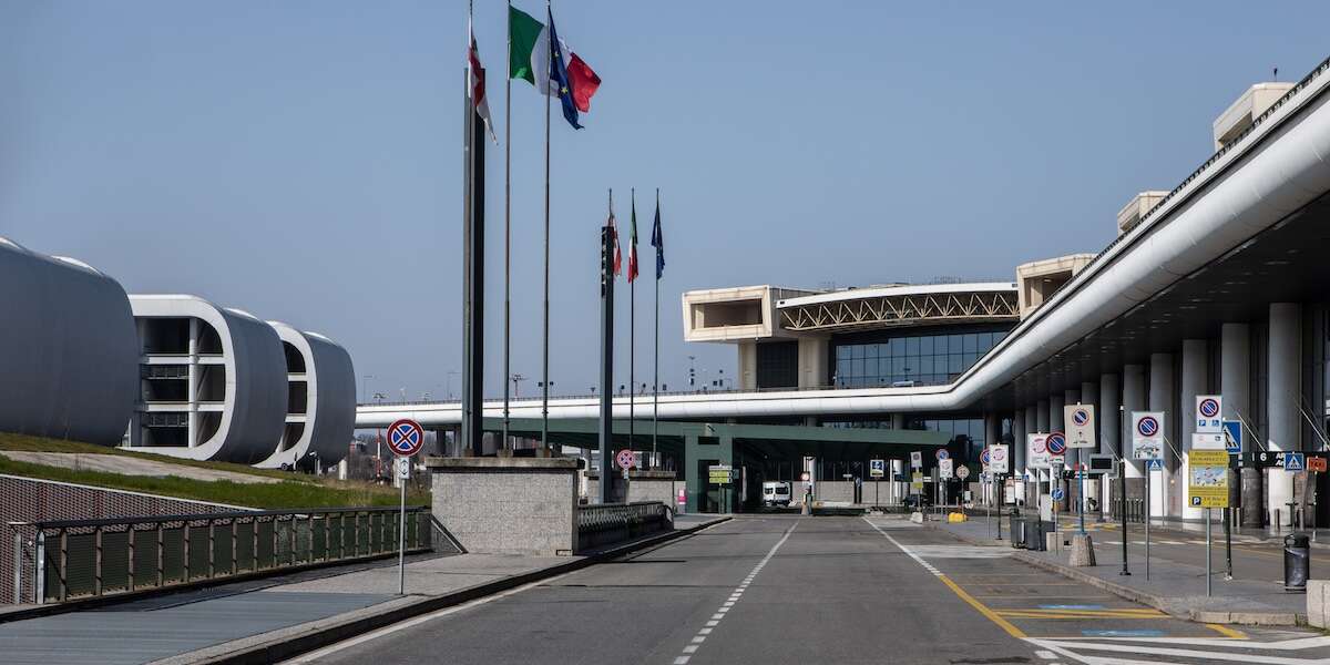 All’aeroporto di Malpensa la polizia ha arrestato un uomo ricercato in tutto il mondo per frode telematica e riciclaggio